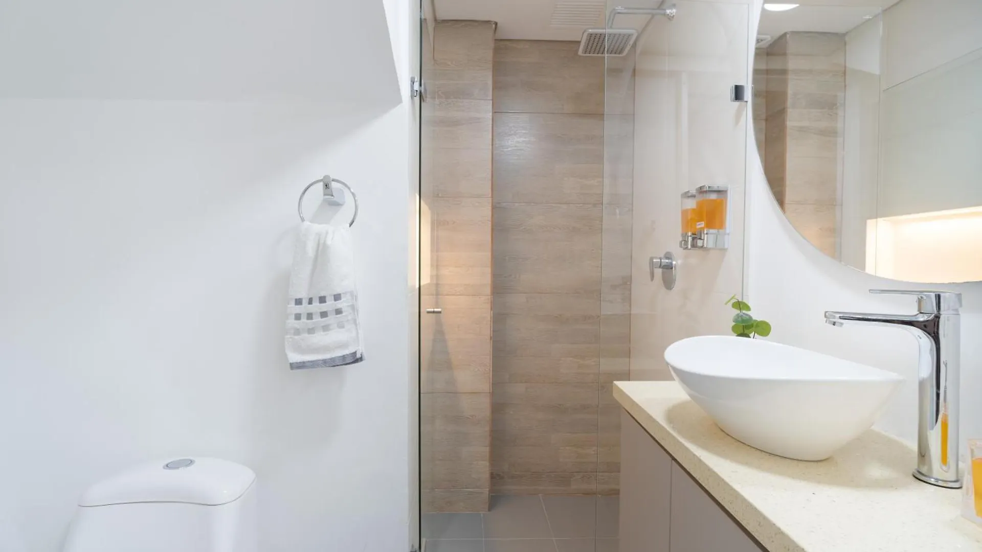 Lleras Park Apartments 麦德林